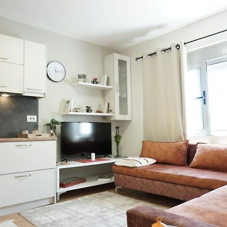 Luka'S Apartment Sarandë エクステリア 写真